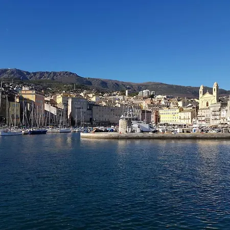 Mise Au Vert En Ville Bastia (Corsica)